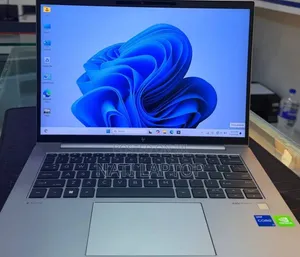 New Laptop HP ZBook Firefly G9 16GB Intel Core i7 SSD 512GB