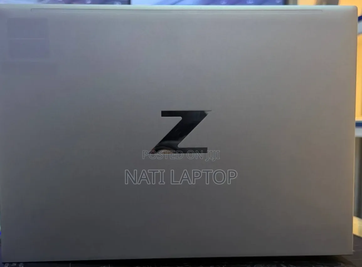 New Laptop HP ZBook Firefly G9 16GB Intel Core i7 SSD 512GB