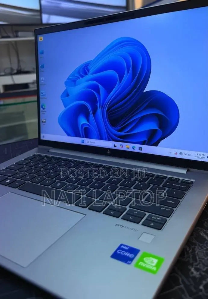 New Laptop HP ZBook Firefly G9 16GB Intel Core i7 SSD 512GB