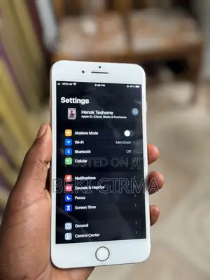 New Apple iPhone 8 Plus 64 GB Gold