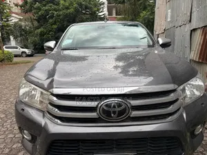 Toyota Hilux 2019 Gray