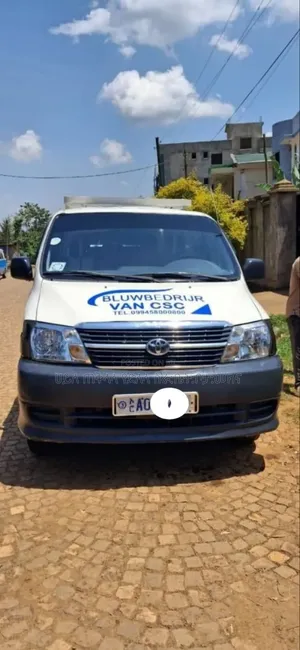 Toyota HiAce 2007 White