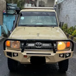 Toyota Land Cruiser 2012 Gold