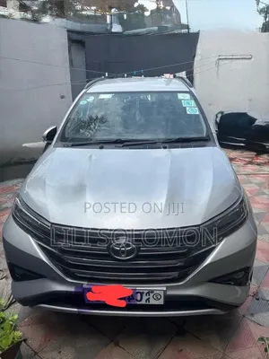 Toyota Rush 2023 Silver