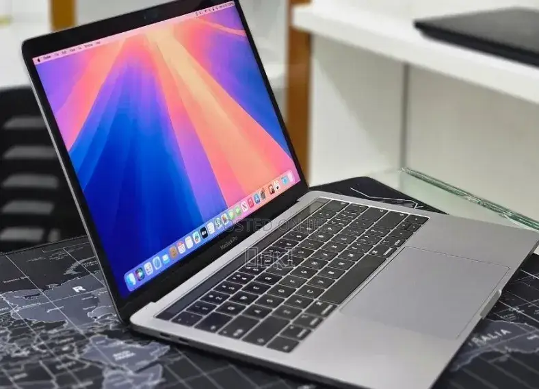 New Laptop Apple MacBook Pro 2019 16GB Intel Core i7 SSD 256GB