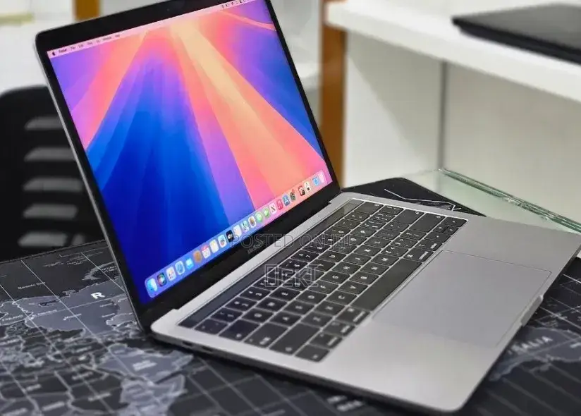 New Laptop Apple MacBook Pro 2019 16GB Intel Core i7 SSD 256GB