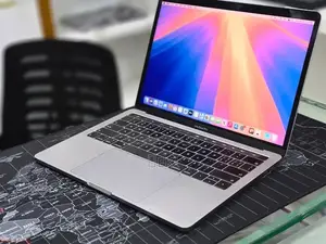 New Laptop Apple MacBook Pro 2019 16GB Intel Core i7 SSD 256GB