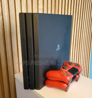 Ps4 Pro Model ከ 2 ጆይስቲክ ጋር