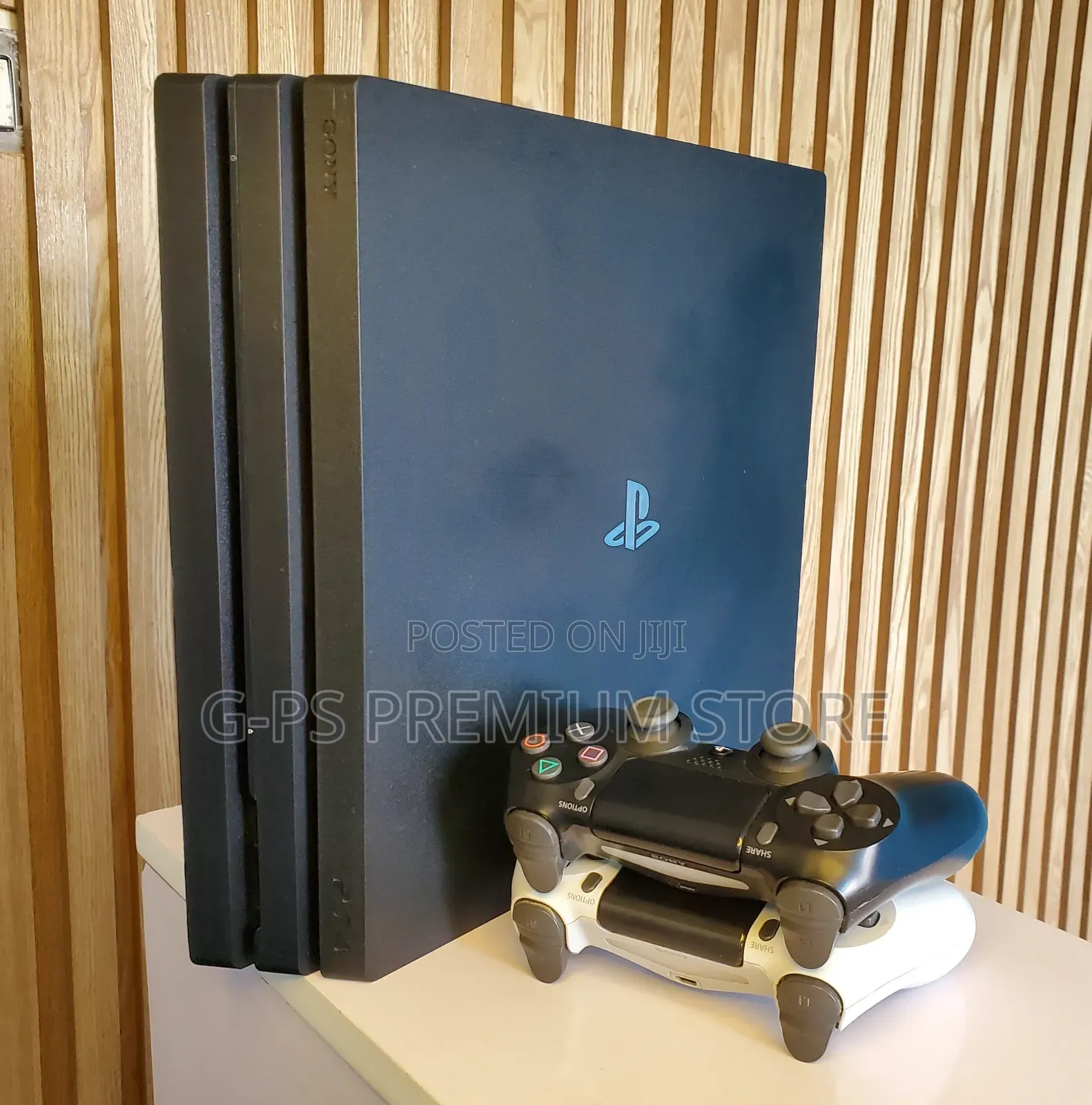 Ps4 Pro Model ከ 2 ጆይስቲክ ጋር
