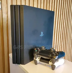 Ps4 Pro Model ከ 2 ጆይስቲክ ጋር