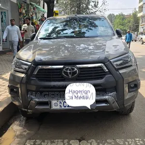 Toyota Hilux 2020 Gray