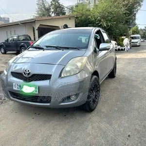 Toyota Yaris 2010 Gray