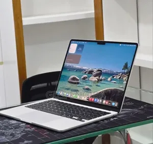 New Laptop Apple MacBook Air 2022 M2 16GB Apple M2 SSD 256GB