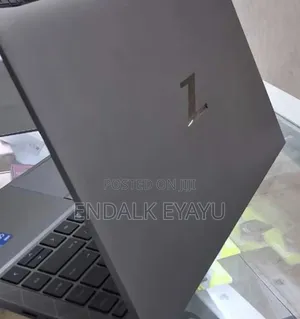 New Laptop HP ZBook Firefly G8 16GB Intel Core i7 SSD 512GB