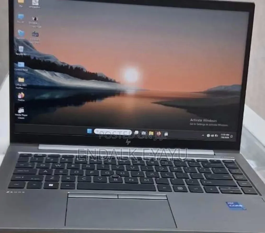 New Laptop HP ZBook Firefly G8 16GB Intel Core i7 SSD 512GB