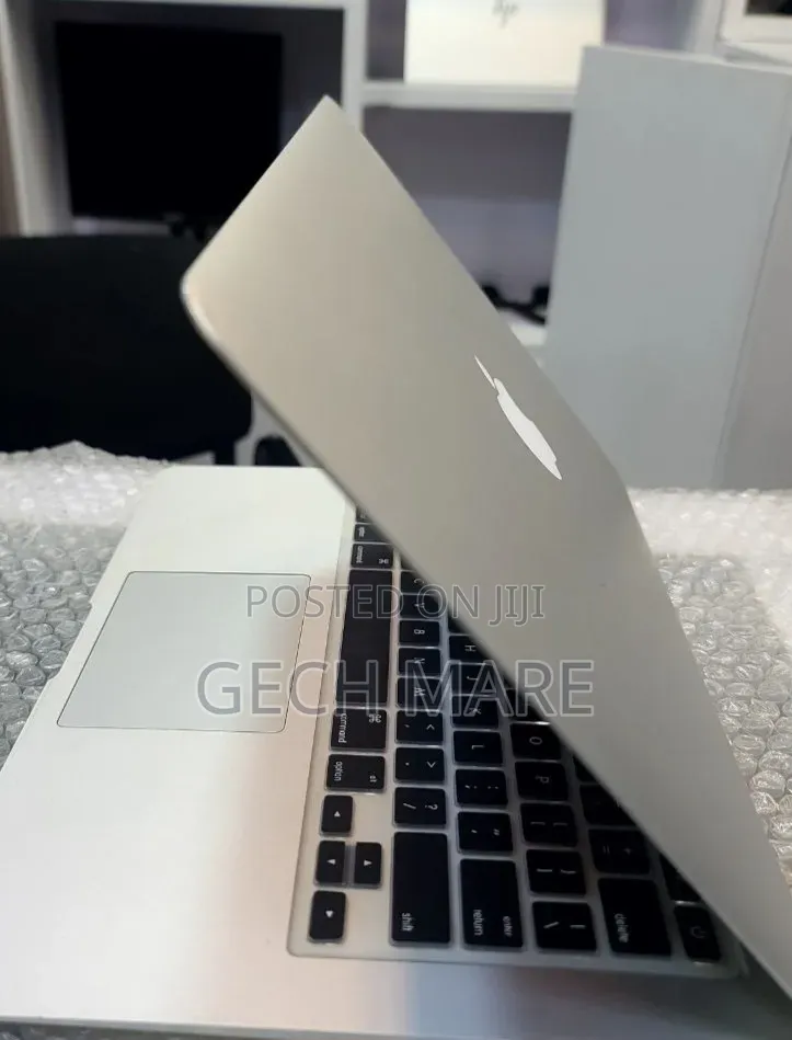 New Laptop Apple MacBook Air 2017 8GB Intel Core i5 SSD 128GB