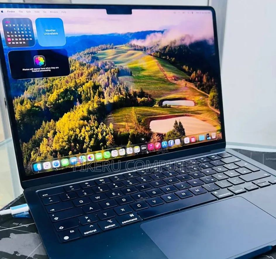 New Laptop Apple MacBook Air 2022 M2 16GB Apple M2 SSD 512GB