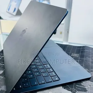 New Laptop Apple MacBook Air 2022 M2 16GB Apple M2 SSD 512GB