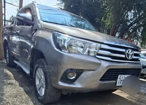 Toyota Hilux 2017 Gold