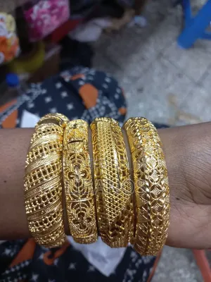 Golden Color የእጅ አምባር