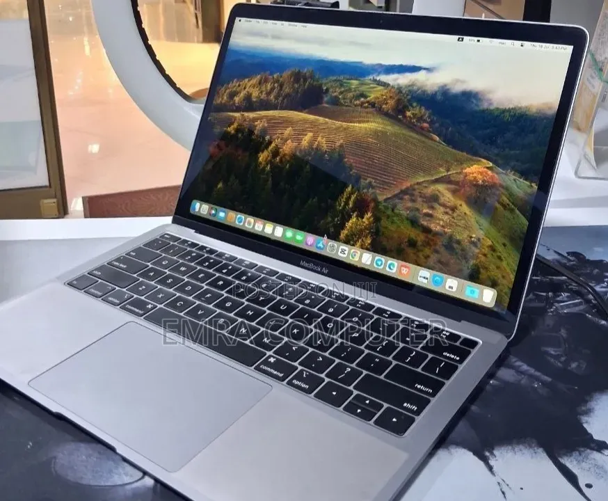New Laptop Apple MacBook Air 2019 8GB Intel Core i5 SSD 128GB