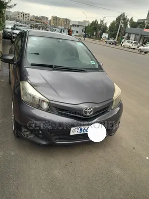 Toyota Yaris 2012 Gray