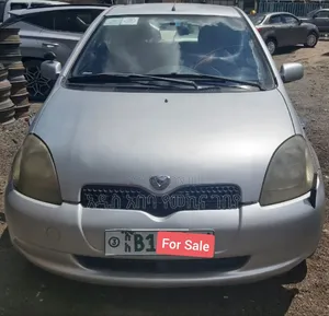 Toyota Vitz 2001 Silver