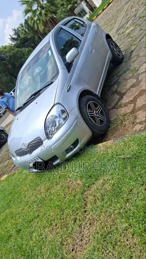 Toyota Vitz 1.0 FWD 3dr 2005 Gray