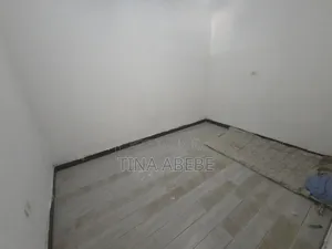 5bdrm House in Akaky Kaliti for sale