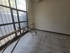5bdrm House in Akaky Kaliti for sale