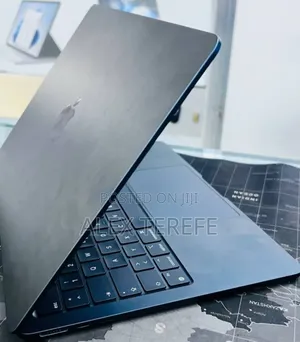 New Laptop Apple MacBook Air 2022 M2 16GB Apple M2 SSD 512GB