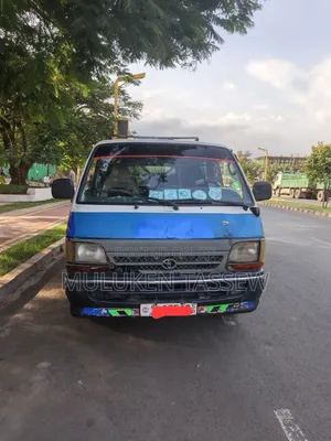 Toyota HiAce 2004 Blue