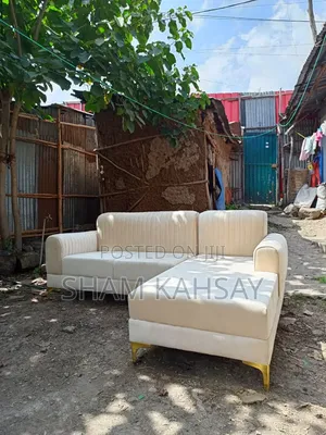 Comfortable Living Room Sofa – Affordable Price, Great Condition