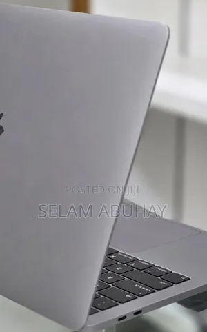 New Laptop Apple MacBook Pro 2019 16GB Intel Core i7 SSD 256GB