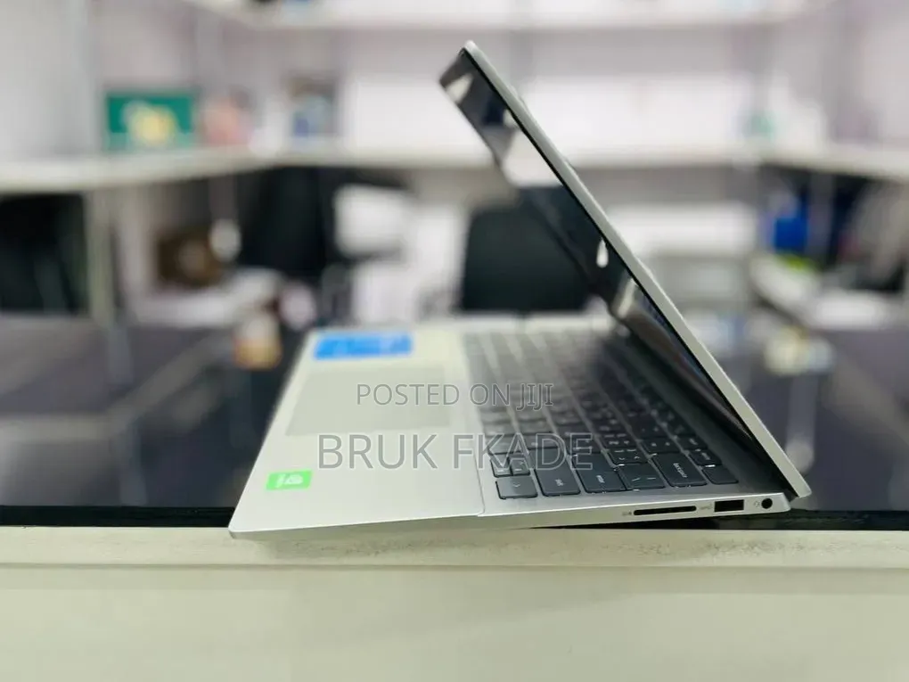 New Laptop Dell Inspiron 15 16GB Intel Core i5 SSD 512GB
