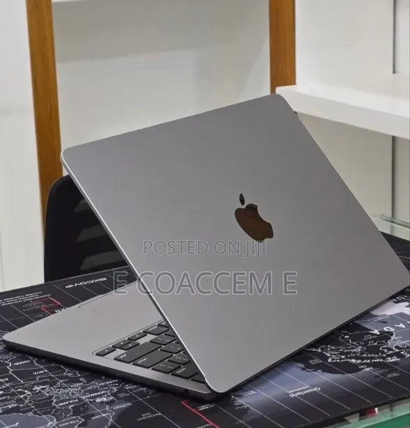 New Laptop Apple MacBook Air 2022 M2 16GB Apple M2 SSD 256GB