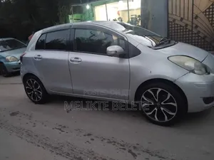 Toyota Yaris 2009 Silver