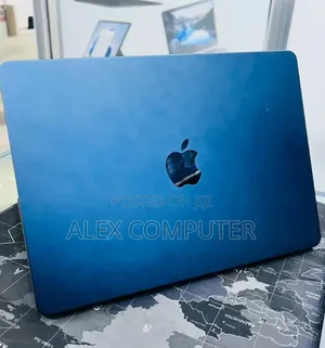 New Laptop Apple MacBook Air 2022 M2 16GB Apple M2 SSD 512GB