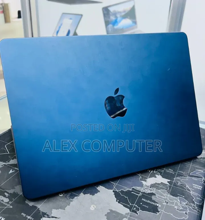 New Laptop Apple MacBook Air 2022 M2 16GB Apple M2 SSD 512GB