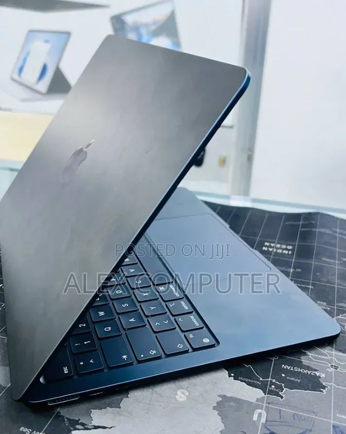 New Laptop Apple MacBook Air 2022 M2 16GB Apple M2 SSD 512GB