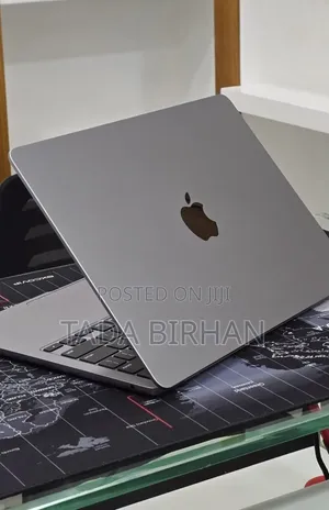 New Laptop Apple MacBook Air 2022 M2 16GB Apple M2 SSD 256GB