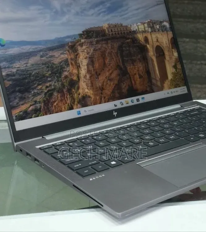 New Laptop HP ZBook 15 G5 16GB Intel Core i7 SSD 512GB