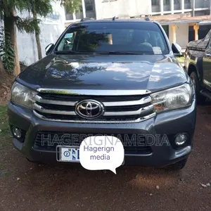 Toyota Hilux 2017 Gray