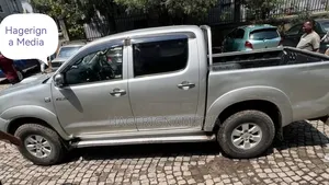 Toyota Hilux 2015 Silver