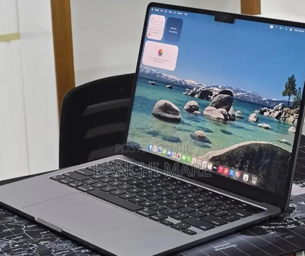 New Laptop Apple MacBook Air 2022 M2 16GB Apple M2 SSD 256GB
