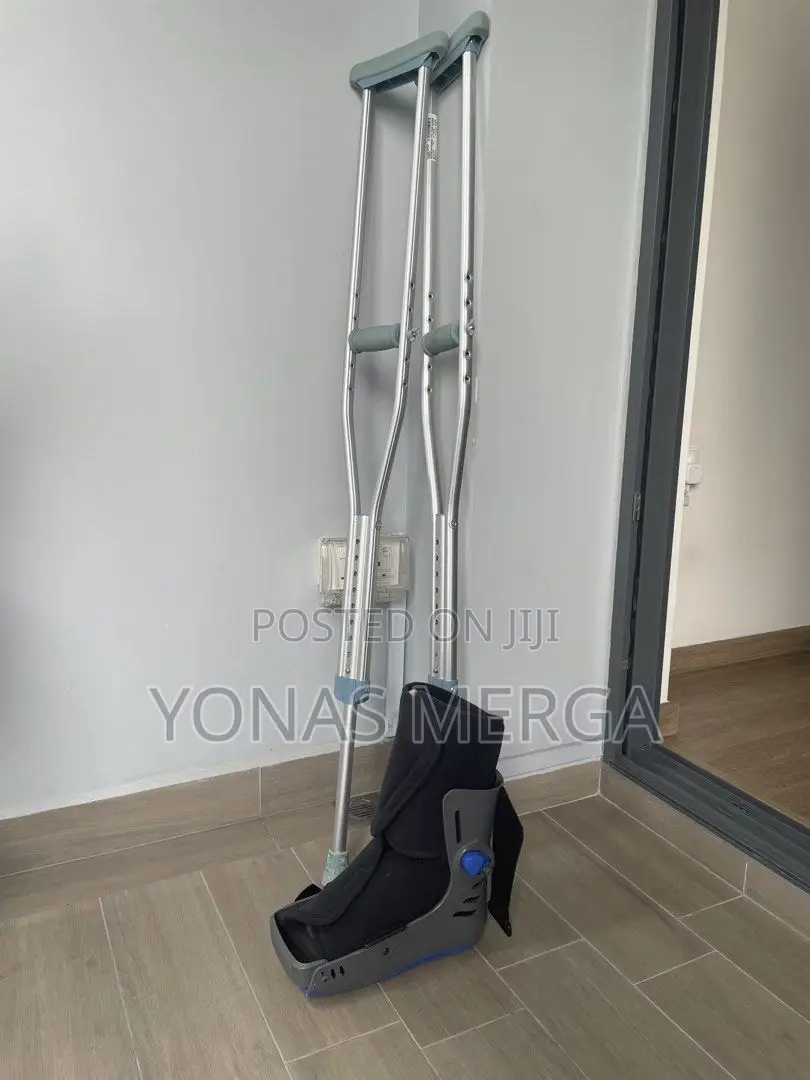 Axillary Crutches聖籲Novamed Under Arm Crutches 925, Size Medium