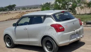 Suzuki Swift 2022 Silver