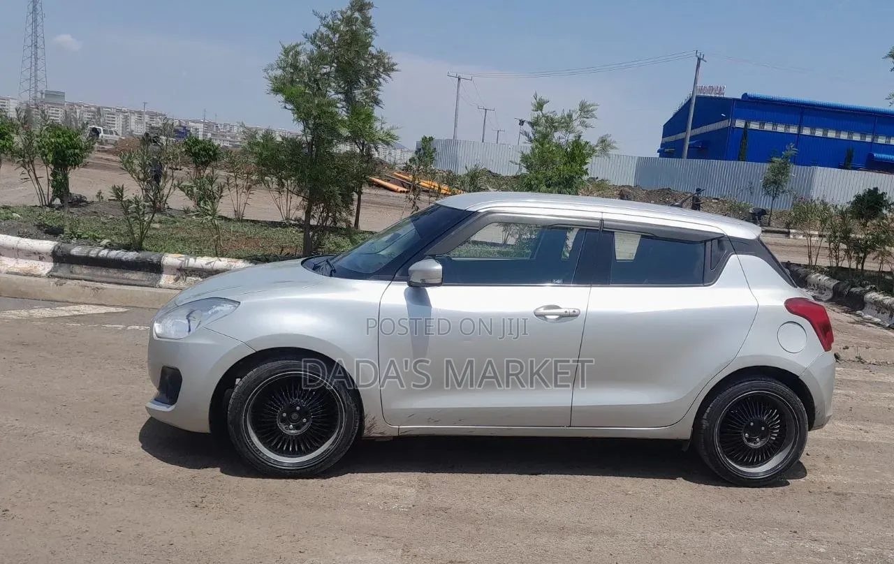 Suzuki Swift 2022 Silver