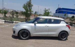 Suzuki Swift 2022 Silver
