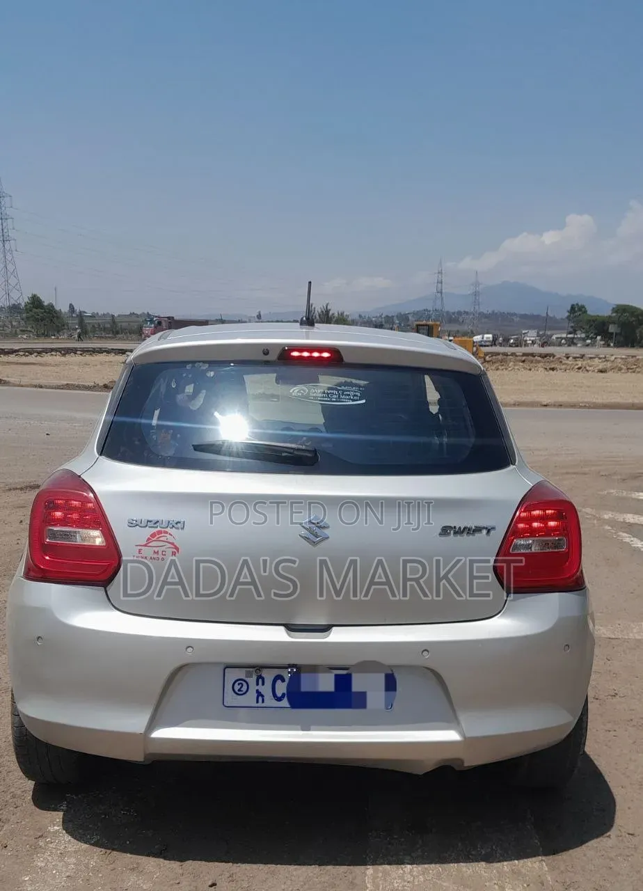 Suzuki Swift 2022 Silver